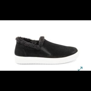 Blondi black suede slip on